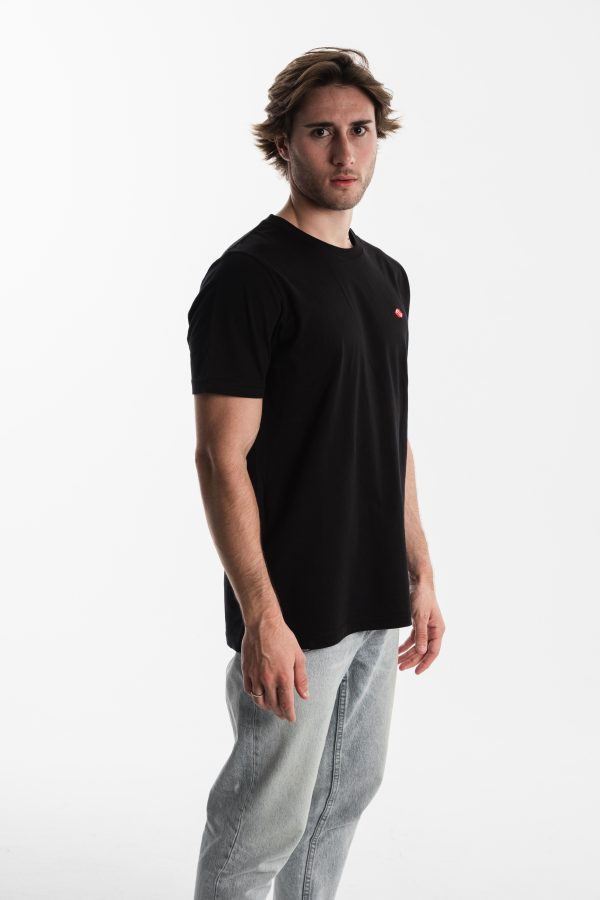 camiseta negra